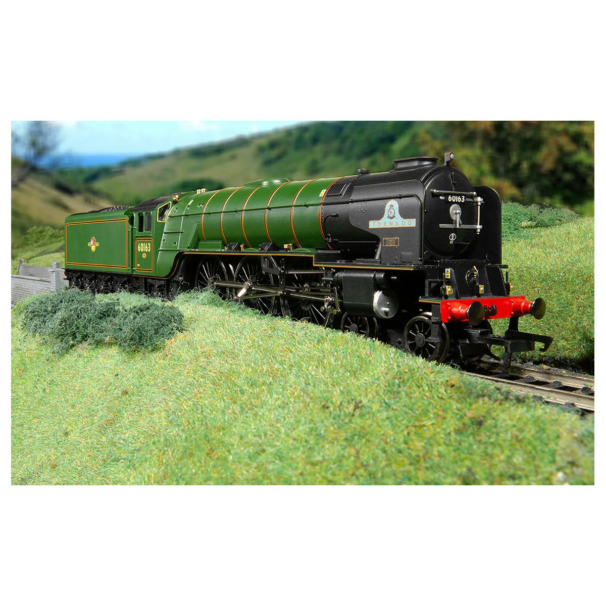 Hornby Railroad Plus British Railways Peppercorn Class A1 4-6-2 60163 'Tornado' Steam Locomotive